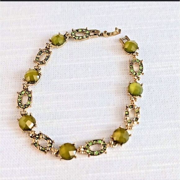Liz Claiborne Gold Tone w/ Green Rhinestones Green Stones Bracelet 8" - Picture 4 of 5